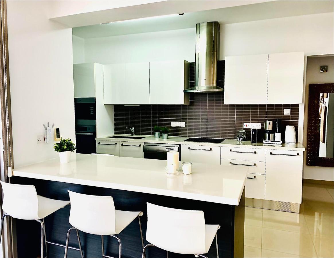 The Penthouse 401 Apartment Ларнака Екстериор снимка