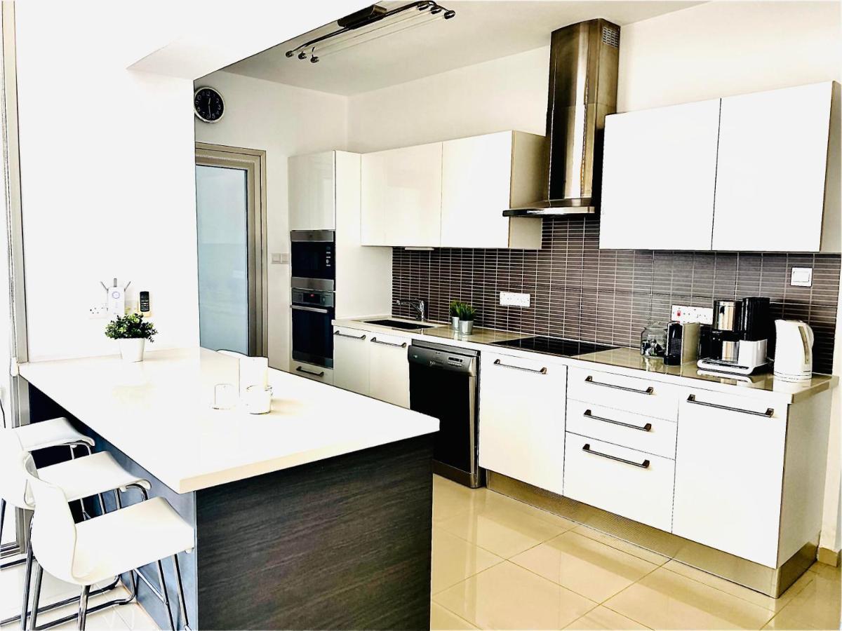 The Penthouse 401 Apartment Ларнака Екстериор снимка
